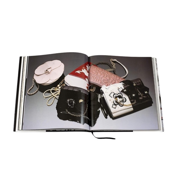 CHANEL: Collections and Creations - Picture 2 of 4